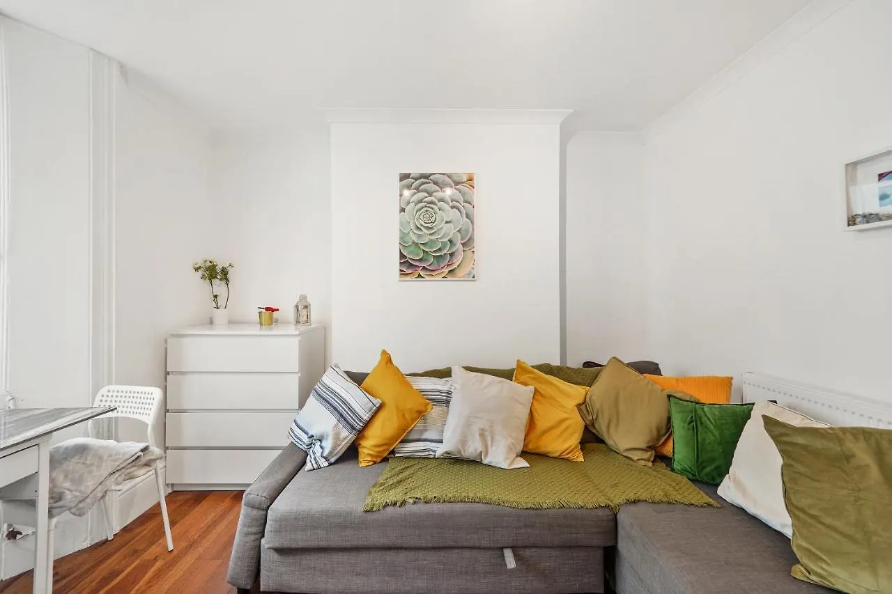 Modern One Bedroom Apartments In Brighton 0*,